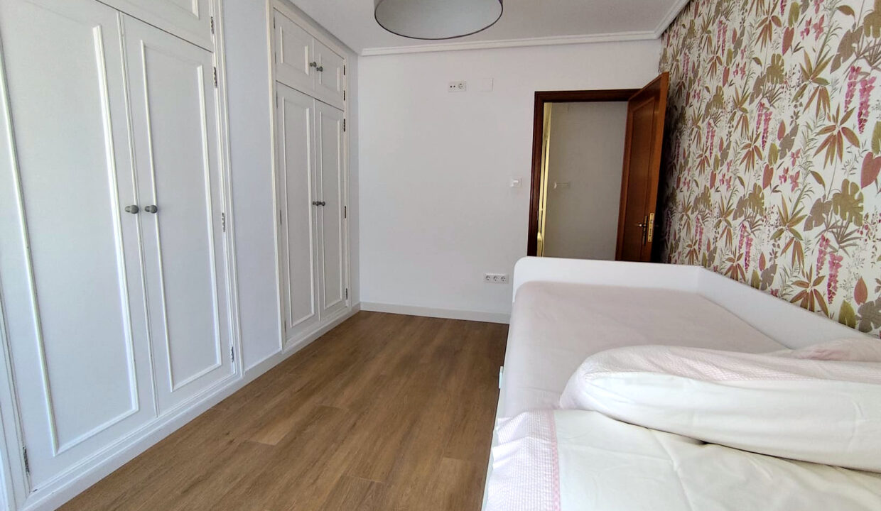 22 Piso en venta en el centro de Alcoy - Dormitorio con armarios empotrados