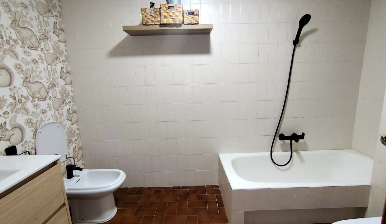 28 Piso en venta en el centro de Alcoy - Segundo bano con banera
