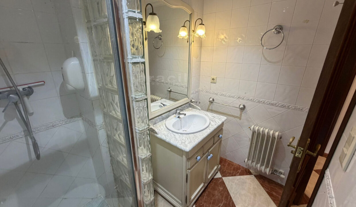 Comprar piso luminoso en venta en Alcoy Santa Rosa 18