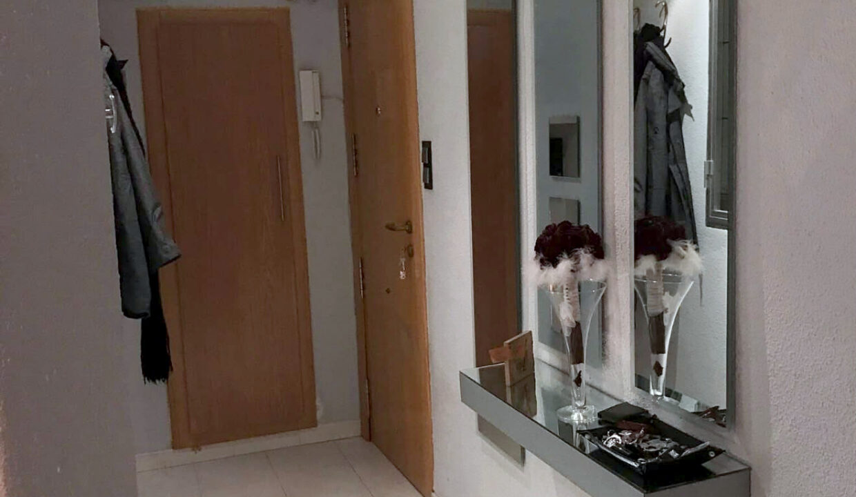01 Atico en venta en Ensanche, Alcoy - Recibidor