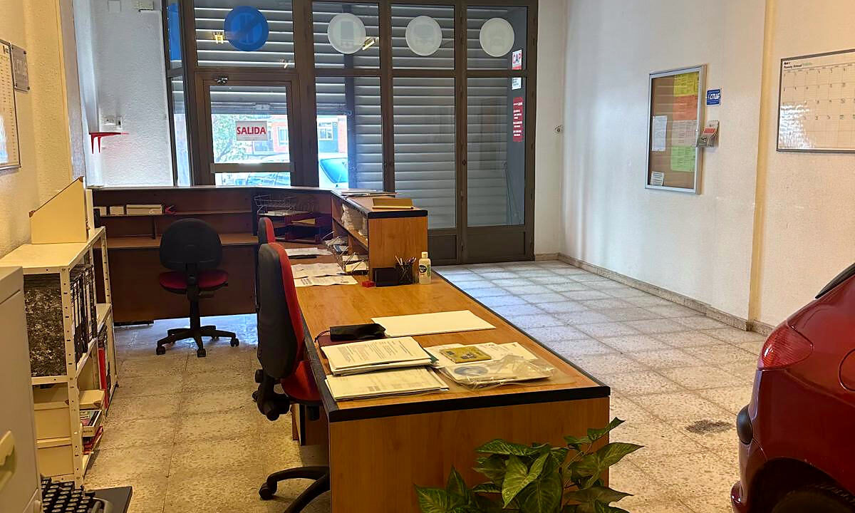 01 Local en venta en Santa Rosa, Alcoy - Entrada con recepcion