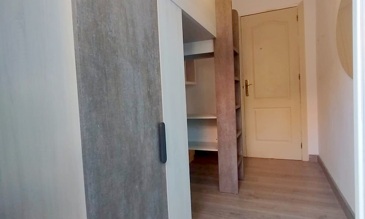 01 Piso en venta en Santa Rosa, Alcoy - Pasillo con armario empotrado