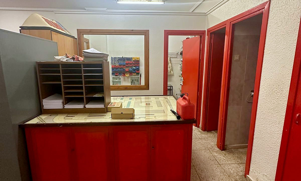 02 Local en venta en Santa Rosa, Alcoy - Recepcion con mostrador