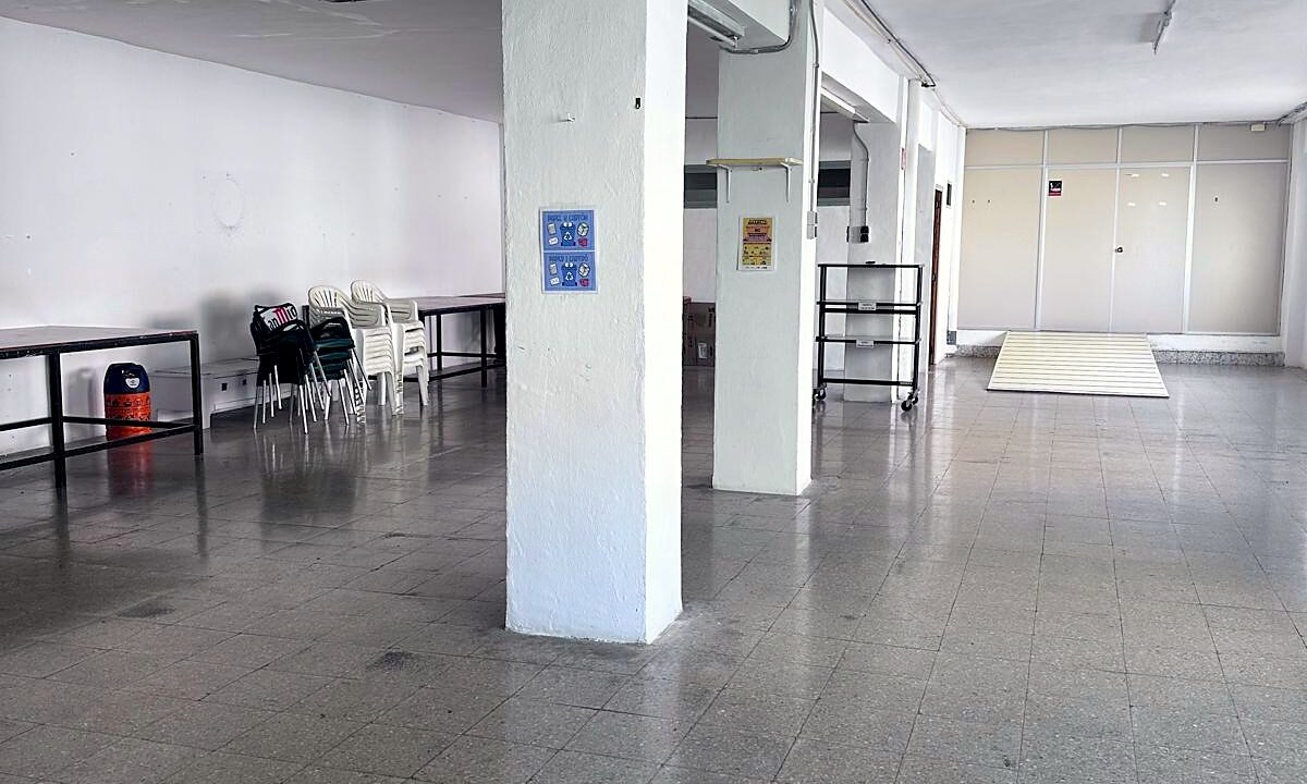 03 Local en venta en Zona Alta, Alcoy - Zona diafana con columnas