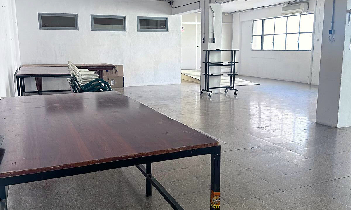 04 Local en venta en Zona Alta, Alcoy - Sala diafana amplia