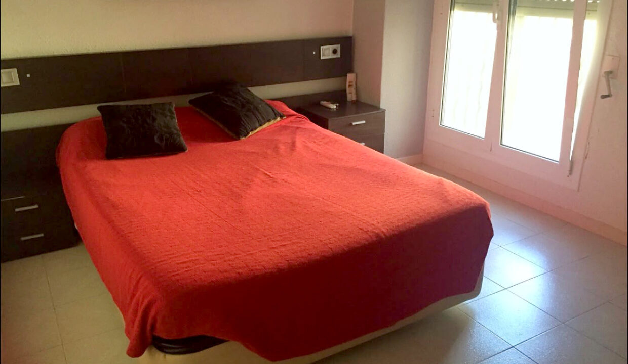 05 Atico en venta en Ensanche, Alcoy - Dormitorio doble luminoso