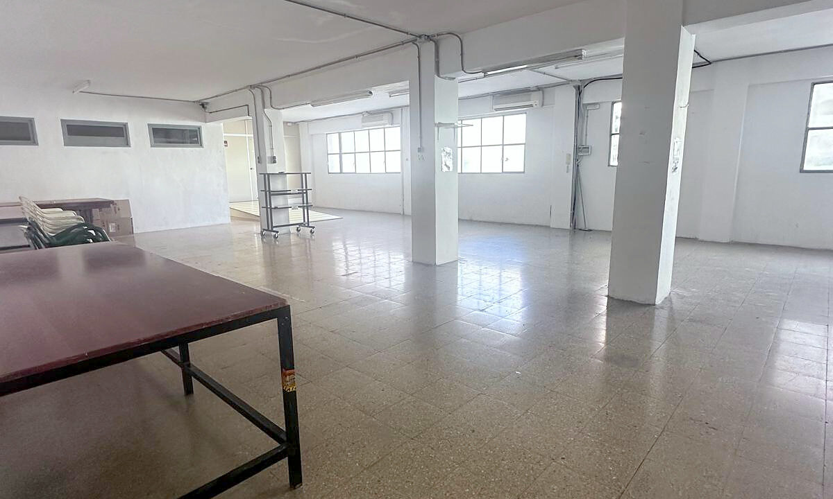 05 Local en venta en Zona Alta, Alcoy - Sala diafana 1