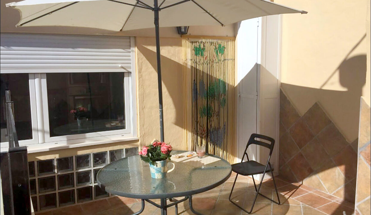 07 Atico en venta en Ensanche, Alcoy - Terraza con zona de comedor