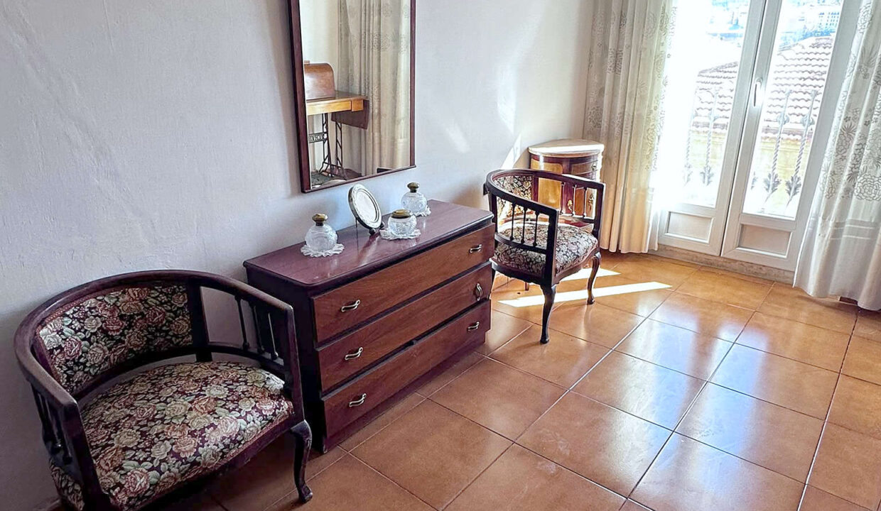 09 Piso en venta en Santa Rosa, Alcoy - Dormitorio con balcon