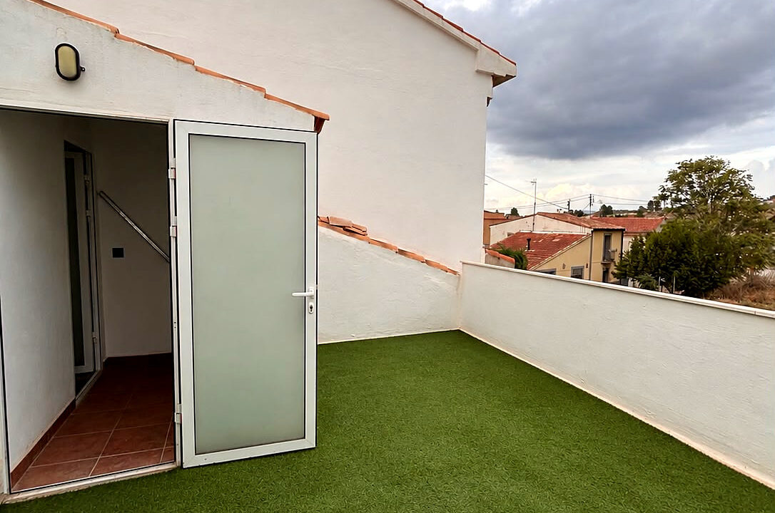 12 Casa unifamiliar en venta en Zona Alta, Alcoy - Terraza con cesped