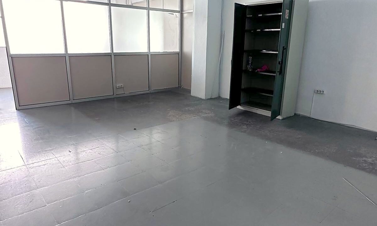 12 Local en venta en Zona Alta, Alcoy - Despacho acristalado