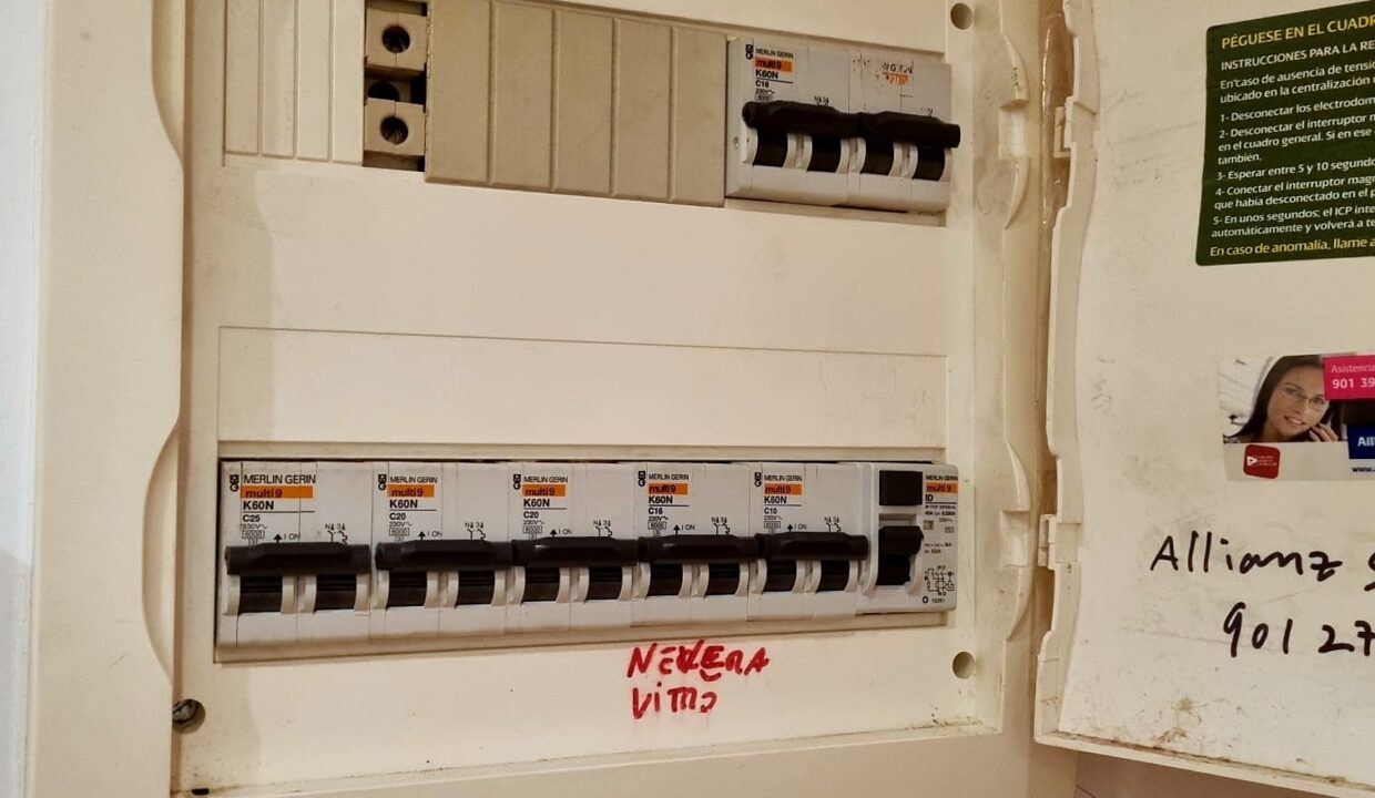 14 Piso en venta en Santa Rosa, Alcoy - Cuadro electrico