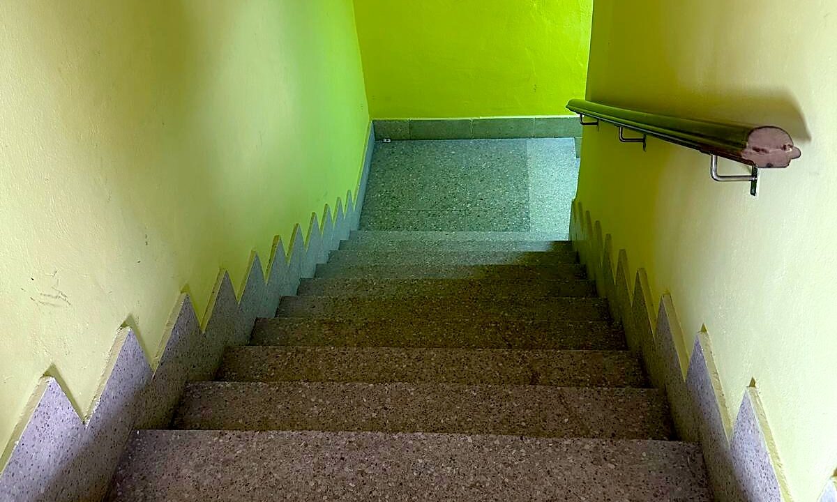 20 Local en venta en Zona Alta, Alcoy - Escalera interior 1