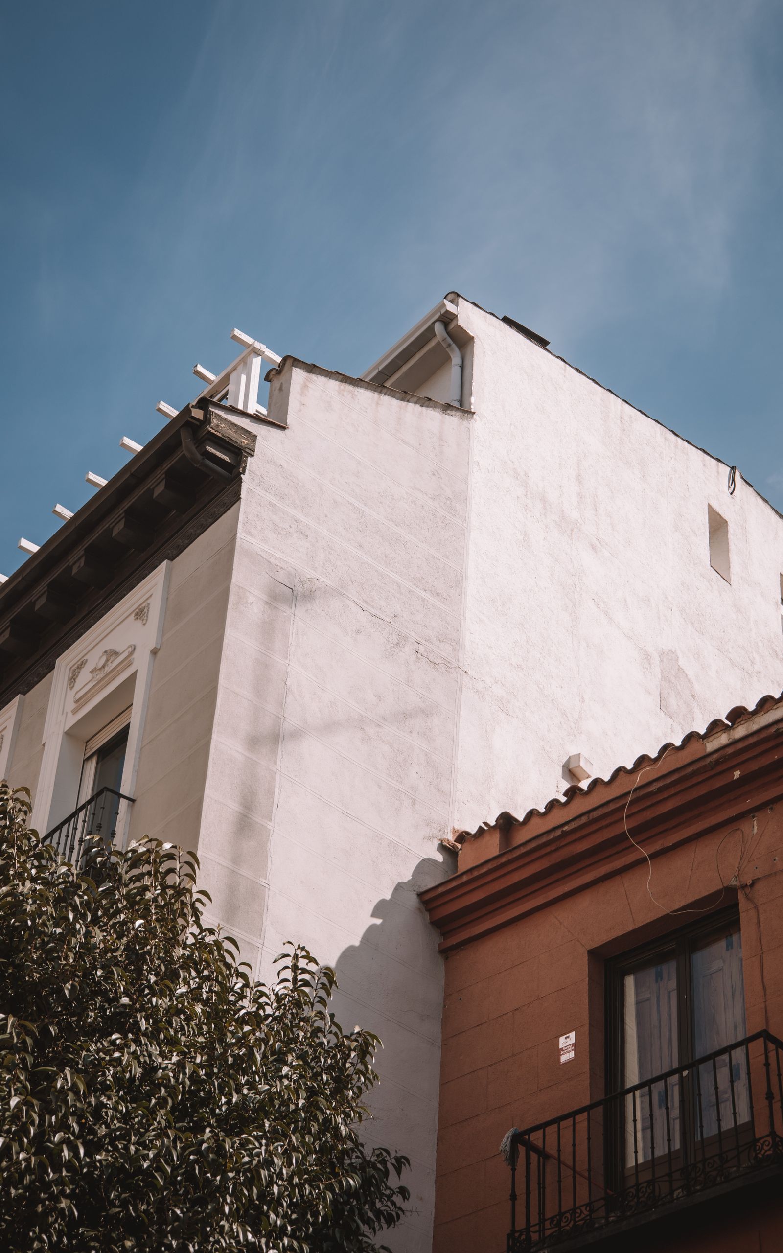 Edificios de viviendas en una ciudad española, compraventas de vivienda